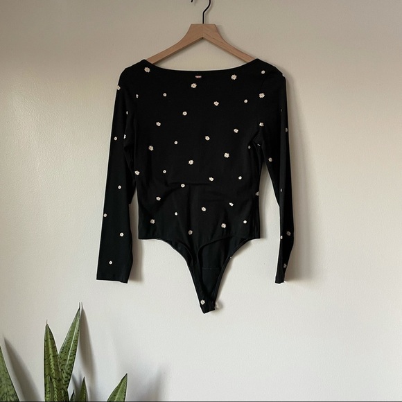 PINK Victoria’s Secret Black Daisy Print Long Sleeve Bodysuit - Picture 8 of 8